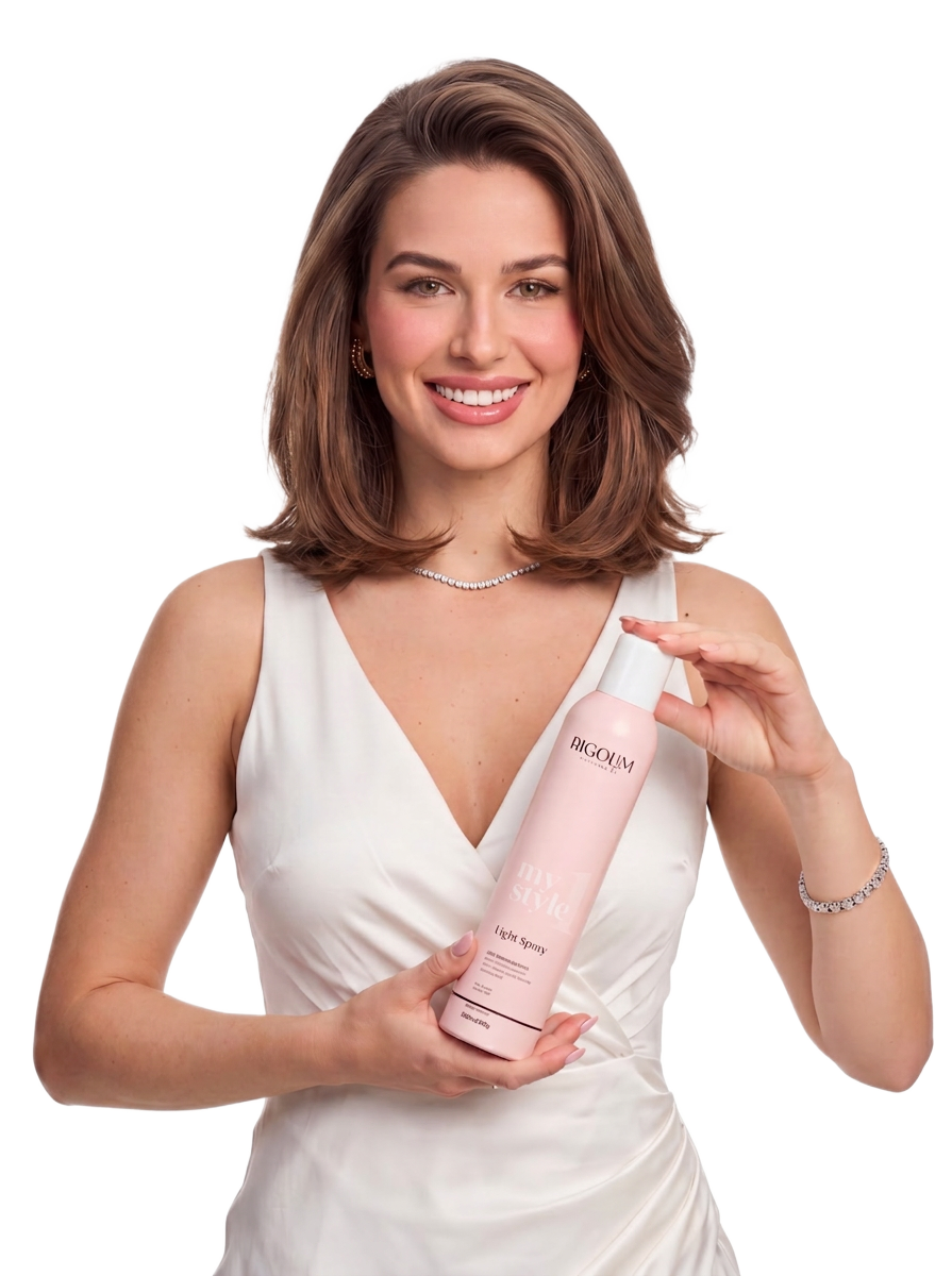 Letícia Rigolim segurando o Light Spray